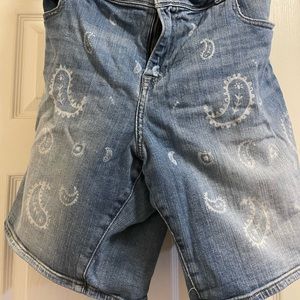 Lucky size 18W woman’s shorts with de stressing and a cute paisley print